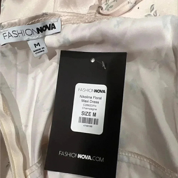 NWT Fashion Nova Midi Dress Cream with Floral Pattern Size Medium - Picture 5 of 8